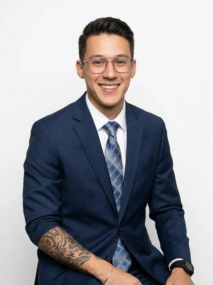 Alex Benedict, Implementación